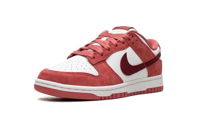 Nike SB Dunk Low Valentines Day (2024)