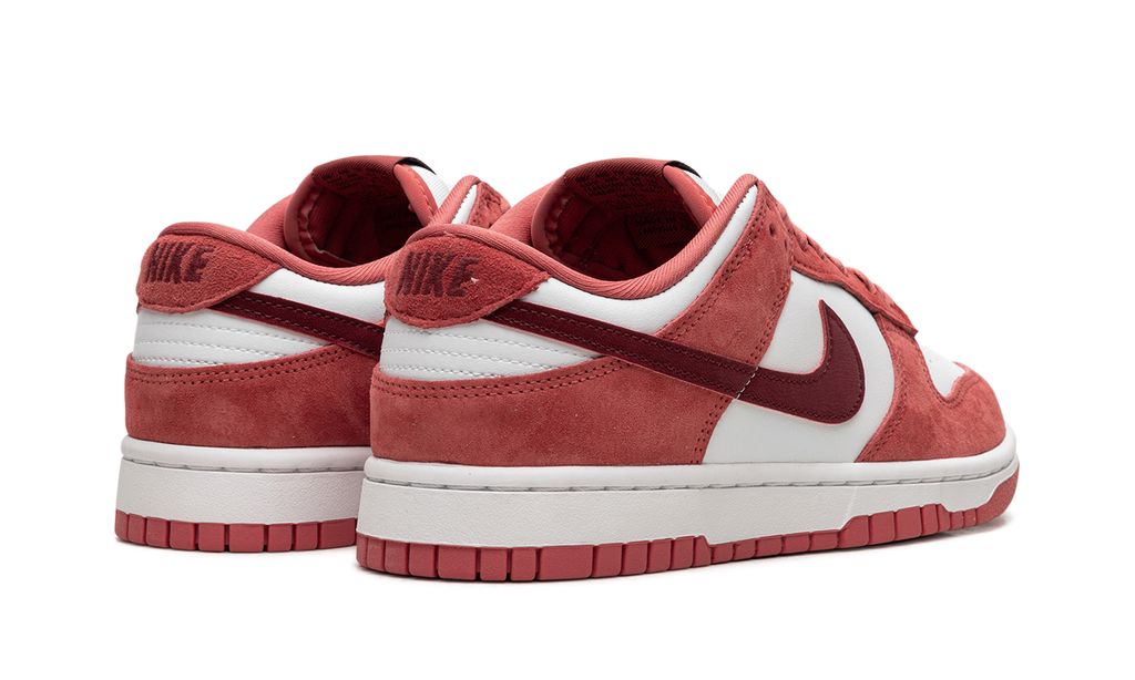 Nike SB Dunk Low Valentines Day (2024)