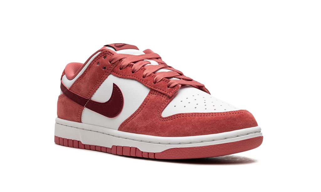 Nike SB Dunk Low Valentines Day (2024)