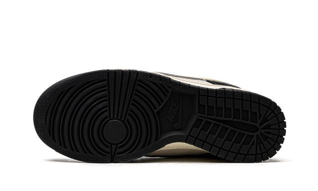 Nike Dunk Low LX Schwarzes Wildleder Team Gold