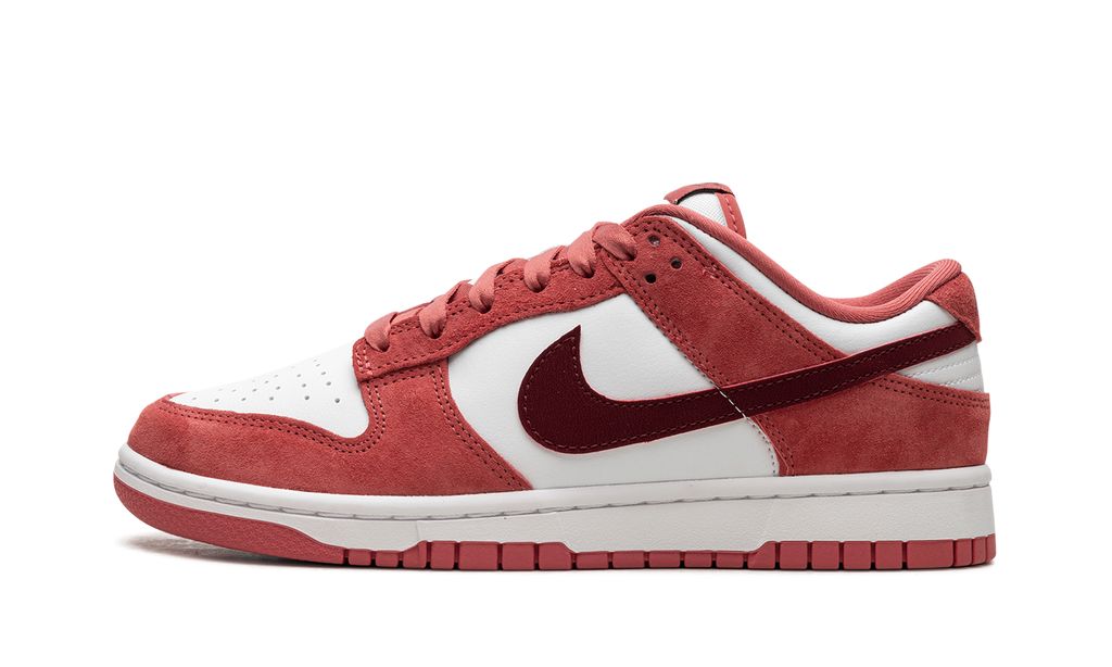 Nike SB Dunk Low Valentines Day (2024)