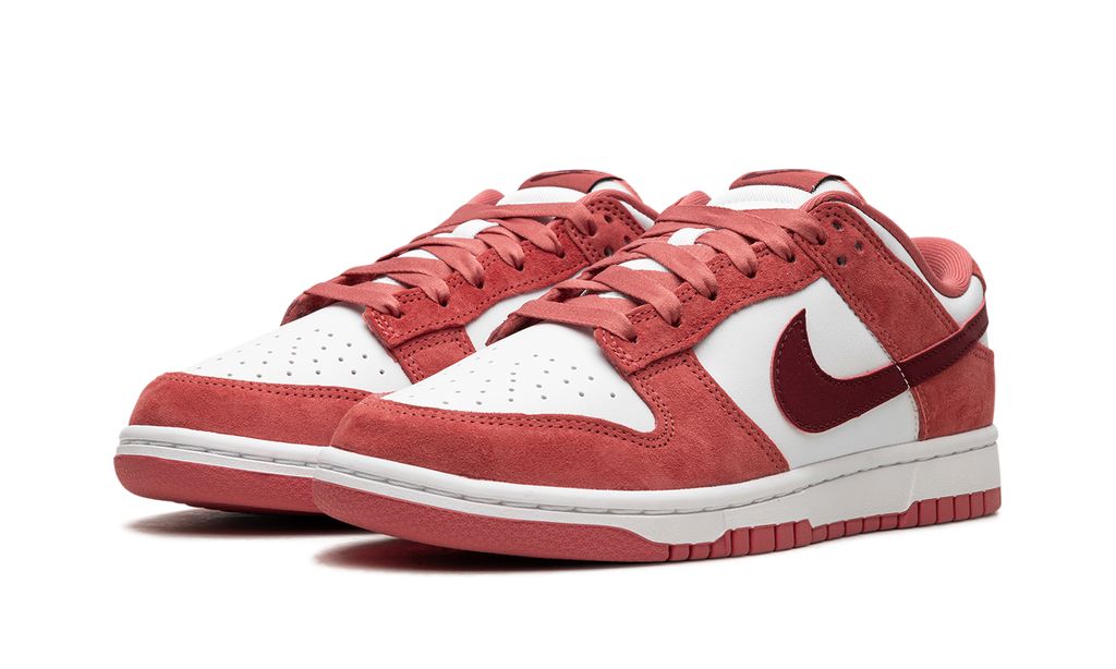 Nike SB Dunk Low Valentines Day (2024)